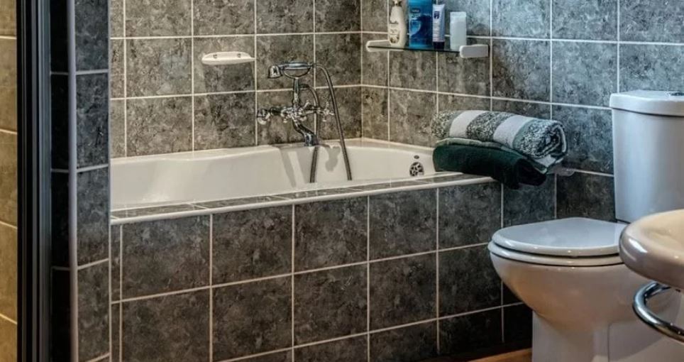 Bathroom Remodeling: DIY vs. Hiring a Professional