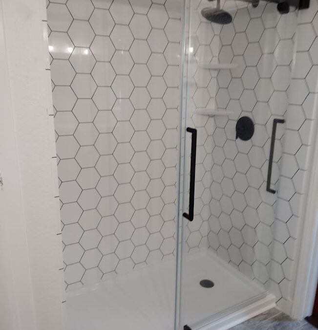 Walk-In Shower Yorba Linda Guide to Frameless vs Semi-Frameless Doors